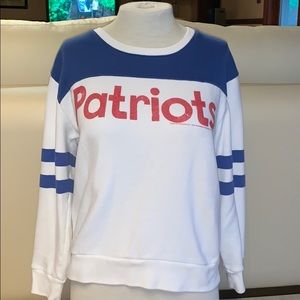 Women’s red white and blue patriots sweater.